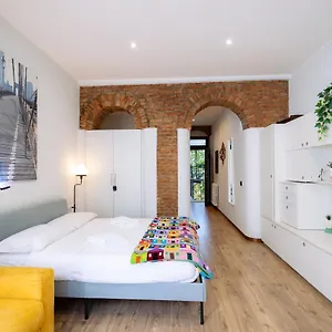 the-red-bricks-home.italymilanhotels.net/